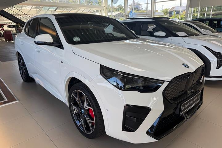 Hvid BMW iX2 fra 2025