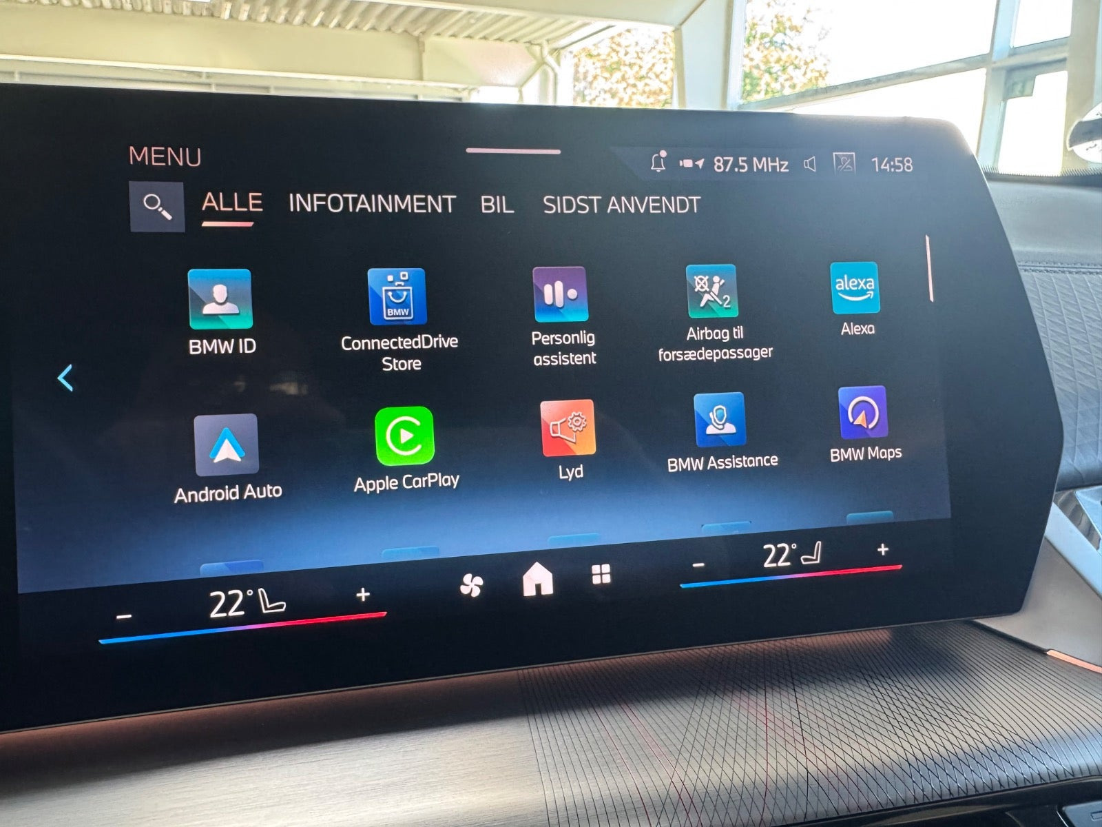 Hvid BMW iX2 fra 2025
