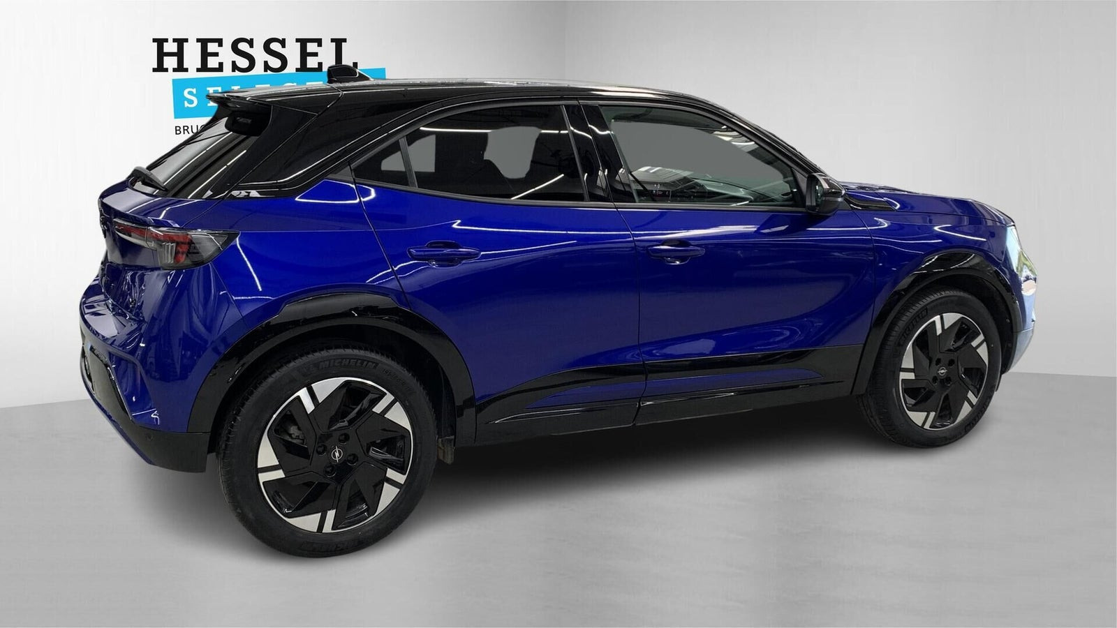 Blå Opel Mokka-e fra 2025