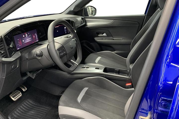 Blå Opel Mokka-e fra 2025