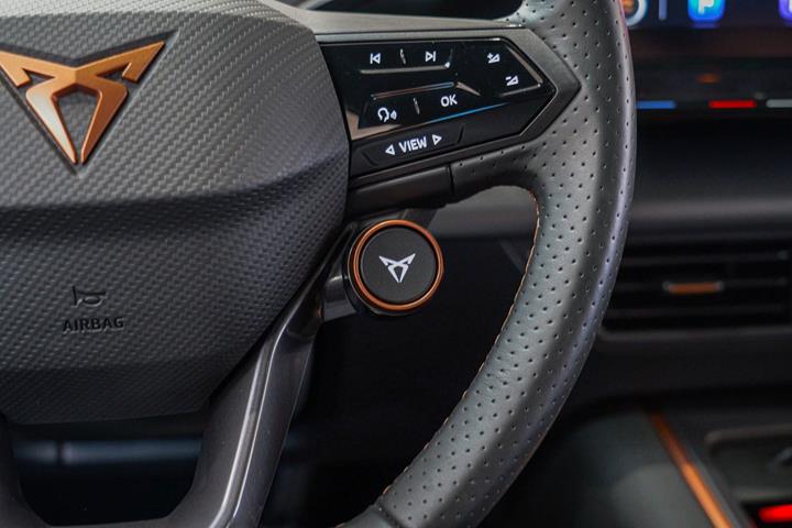 Rød Cupra Born fra 2024