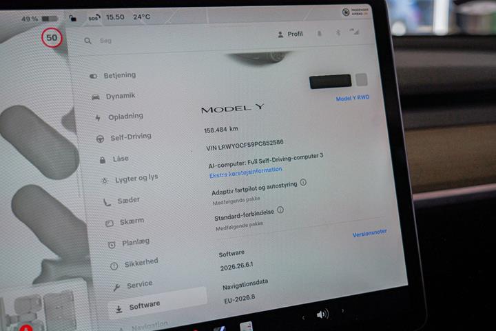 Sort Tesla Model Y fra 2023