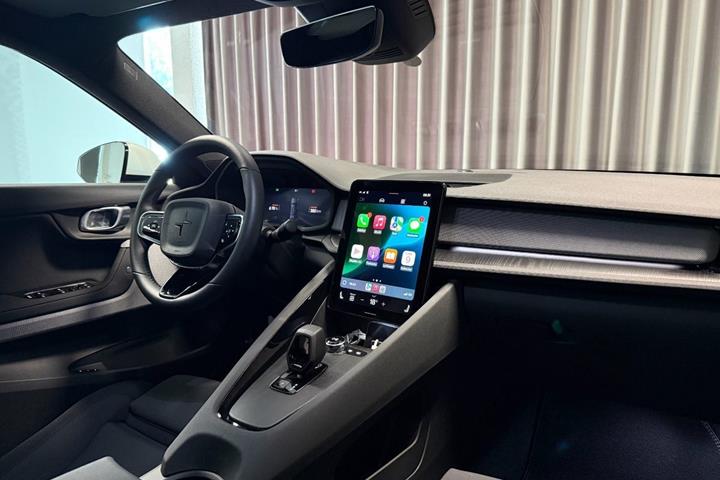 Hvid Polestar 2 fra 2025