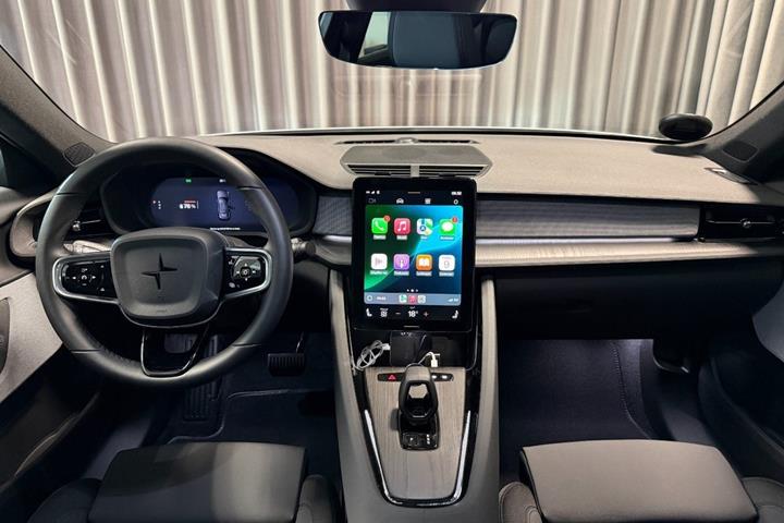 Hvid Polestar 2 fra 2025