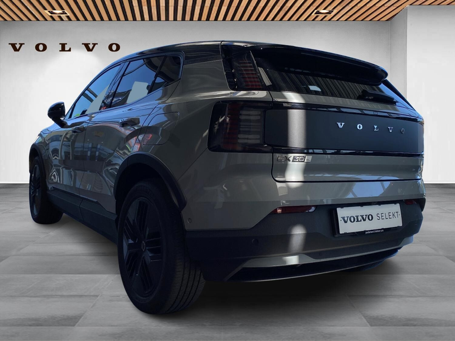 Grå Volvo EX30 Cross Country fra 2025