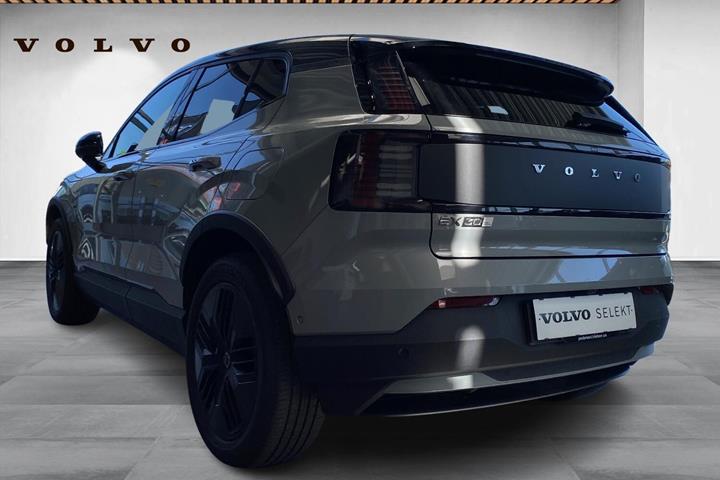 Grå Volvo EX30 Cross Country fra 2025