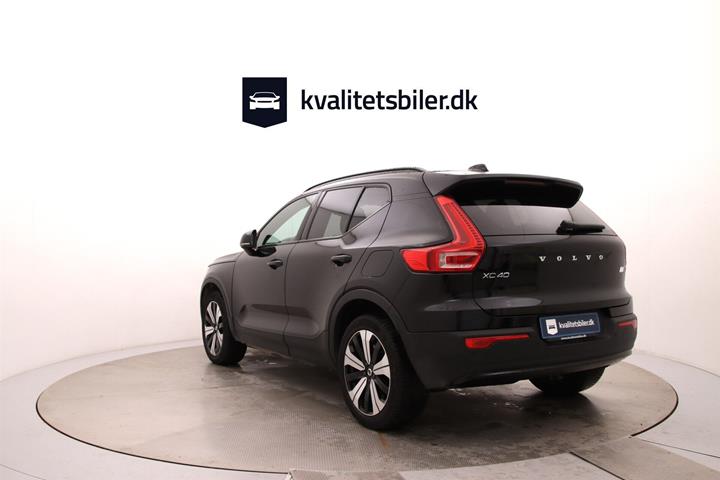Sort Volvo XC40 fra 2023