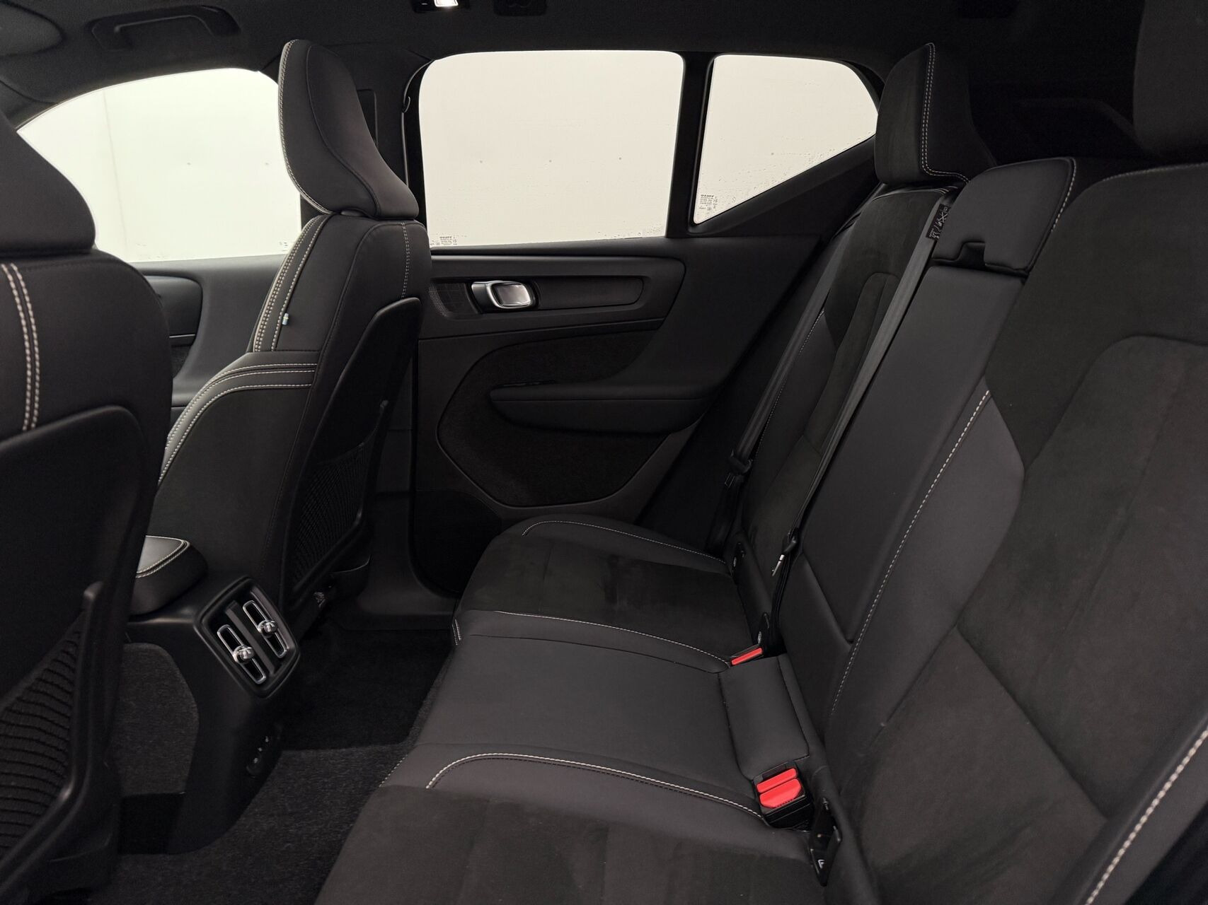 Sort Volvo XC40 fra 2023