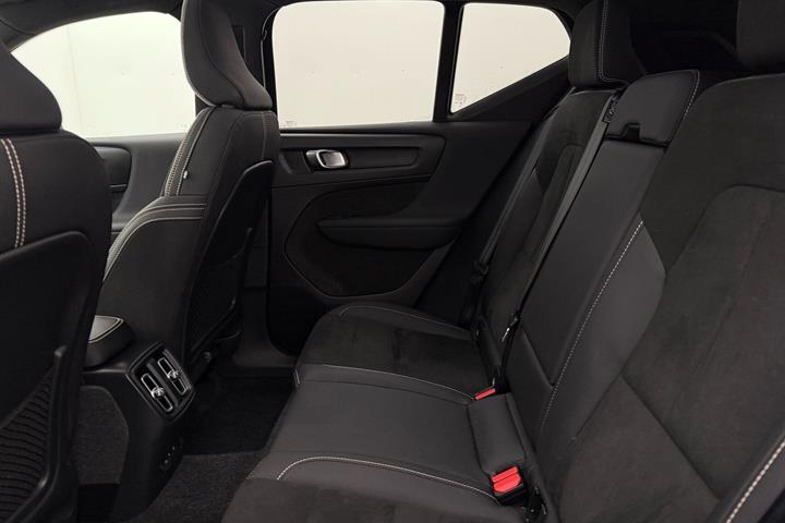 Sort Volvo XC40 fra 2023