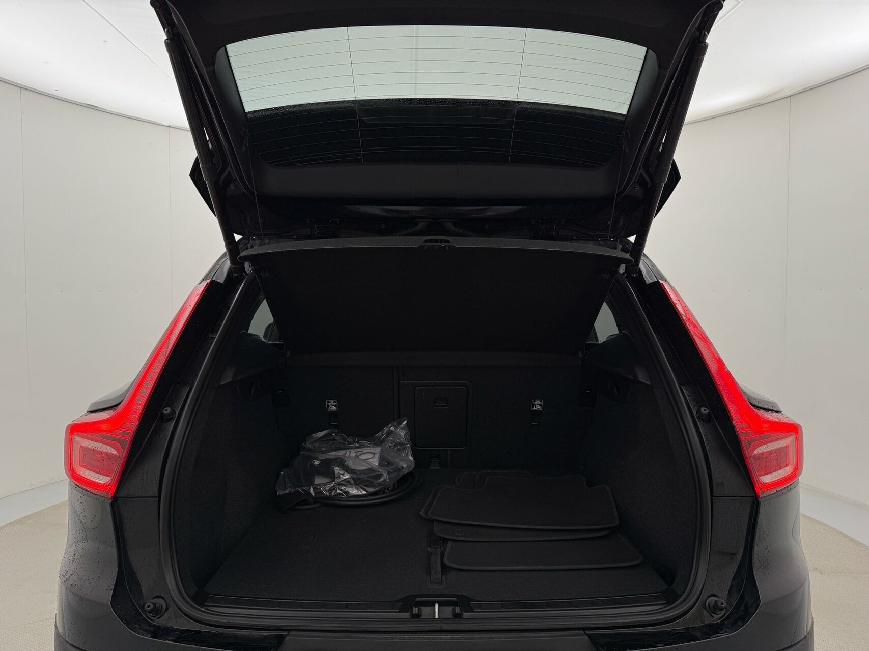 Sort Volvo XC40 fra 2023