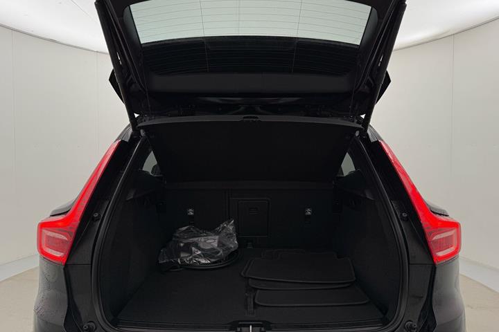 Sort Volvo XC40 fra 2023