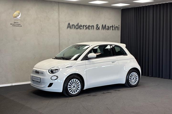 Hvid Fiat 500e fra 2023