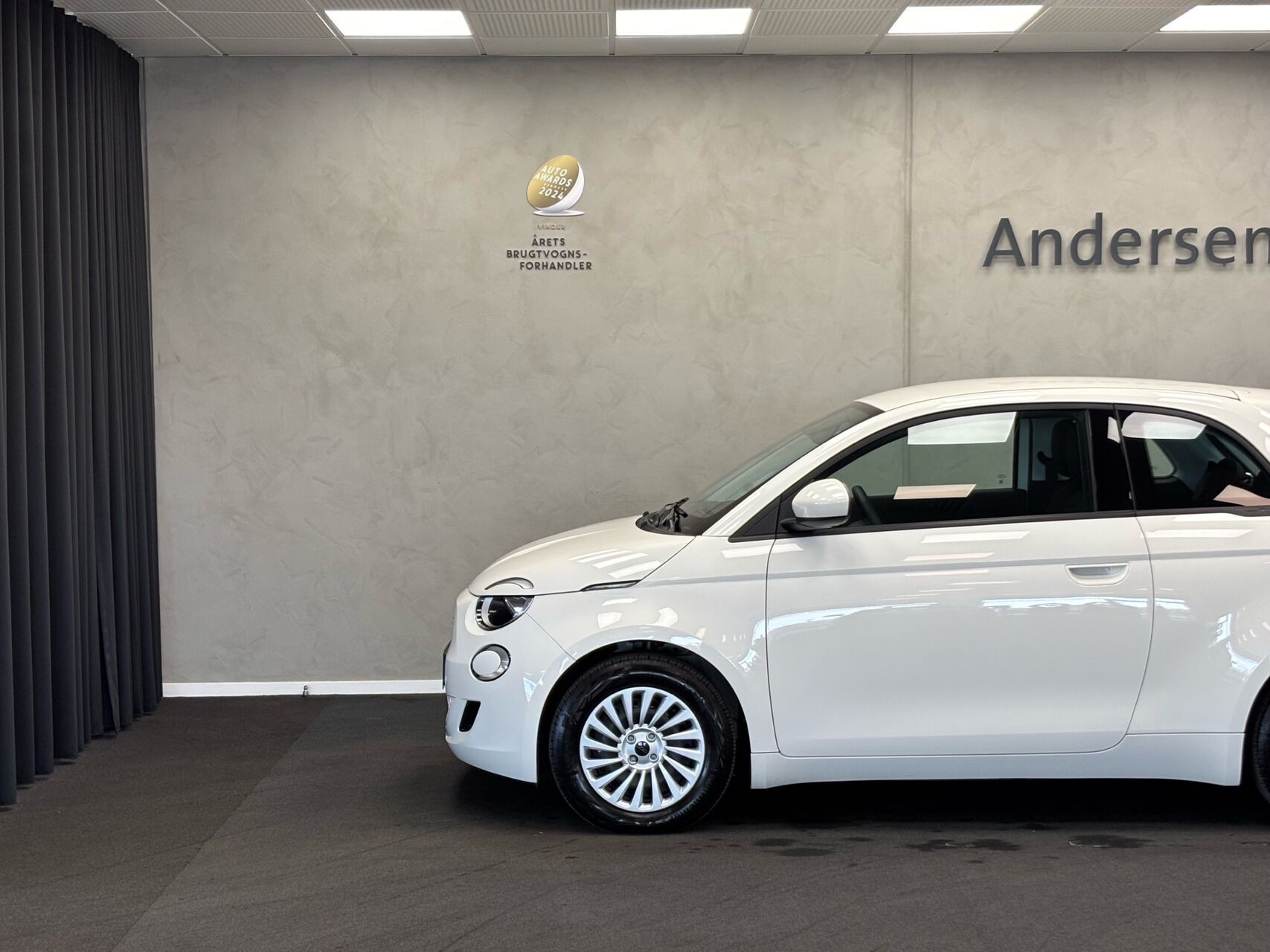 Hvid Fiat 500e fra 2023