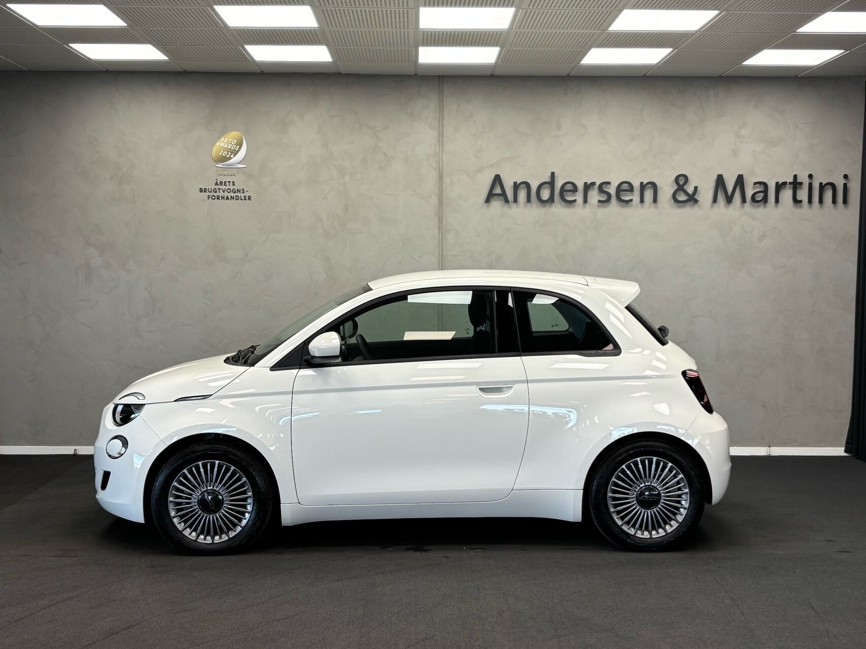 Hvid Fiat 500e fra 2023