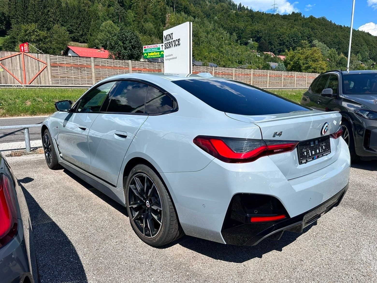 Grå BMW i4 fra 2022
