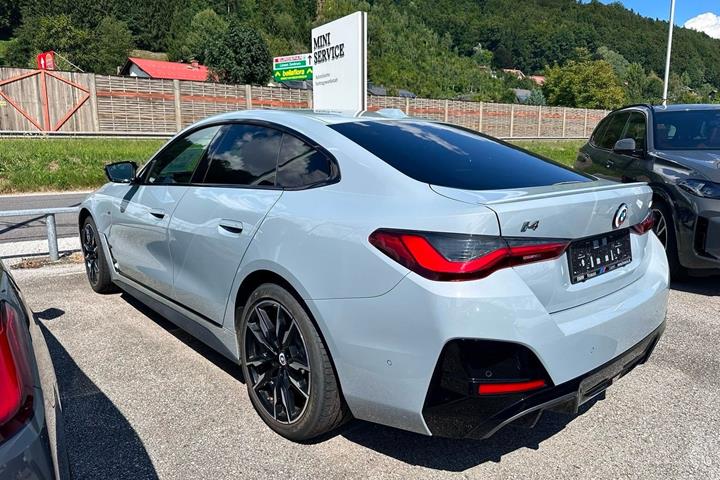 Grå BMW i4 fra 2022