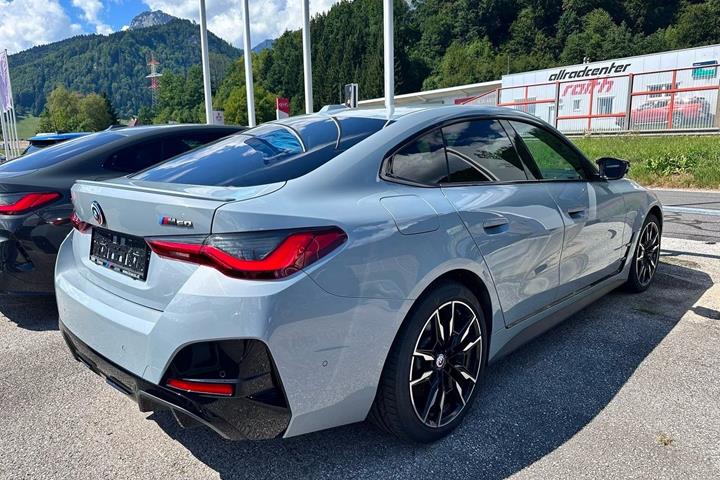 Grå BMW i4 fra 2022