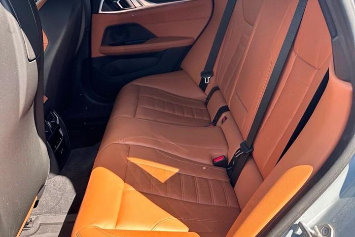 Grå BMW i4 fra 2022
