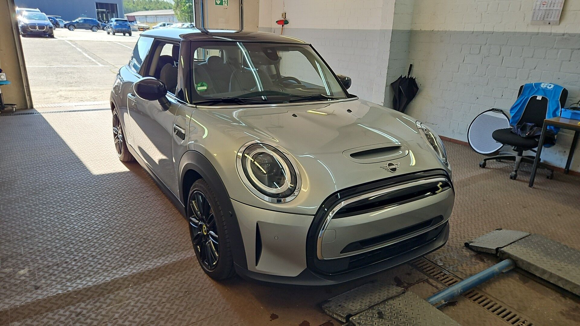Sølv Mini Cooper fra 2023