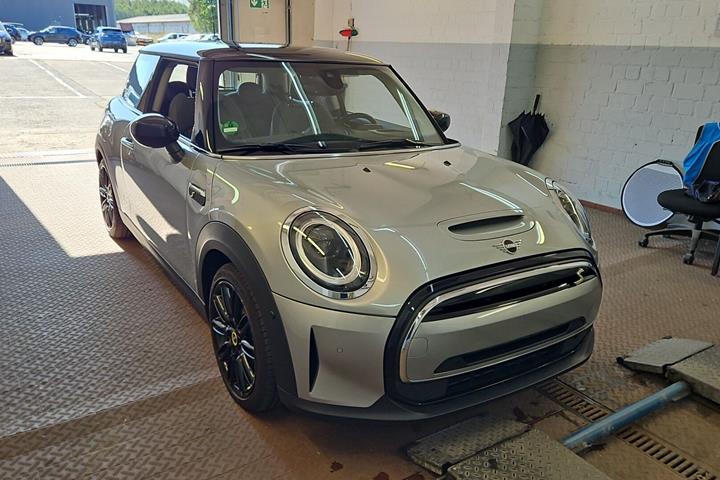 Sølv Mini Cooper fra 2023