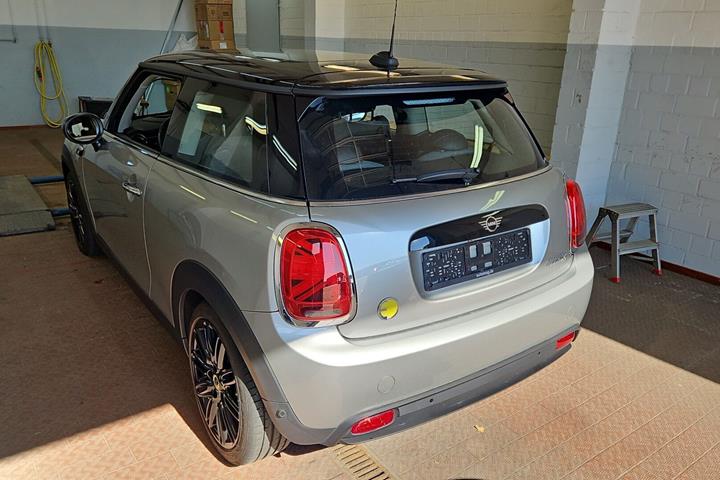 Sølv Mini Cooper fra 2023