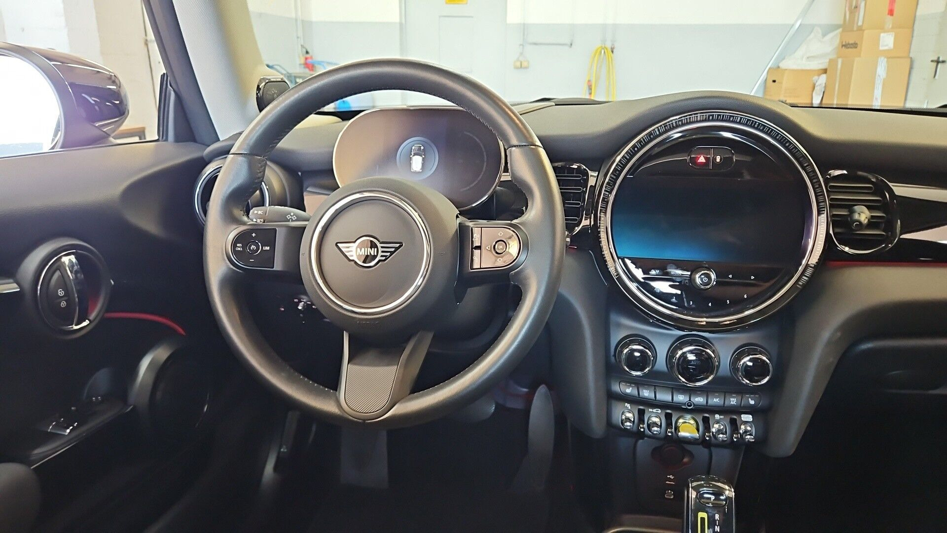 Sølv Mini Cooper fra 2023