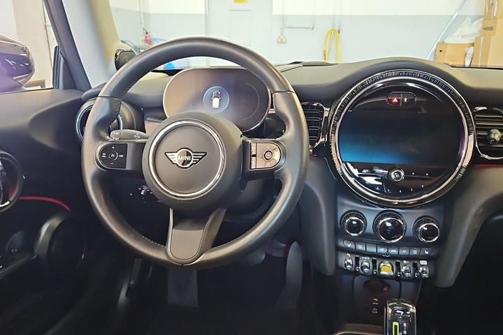 Sølv Mini Cooper fra 2023