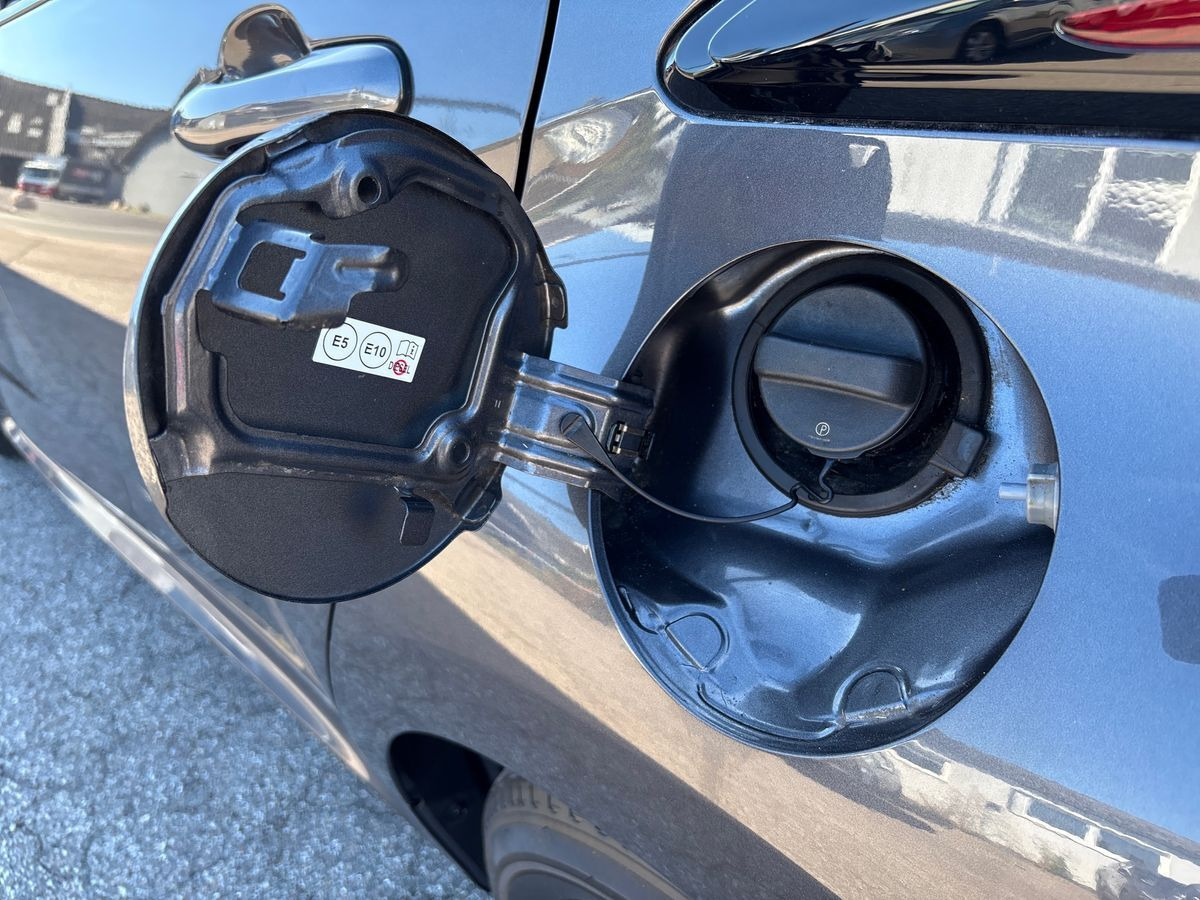 Grå Toyota Yaris fra 2021