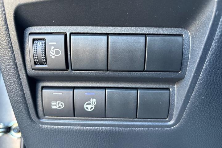 Grå Toyota Yaris fra 2021