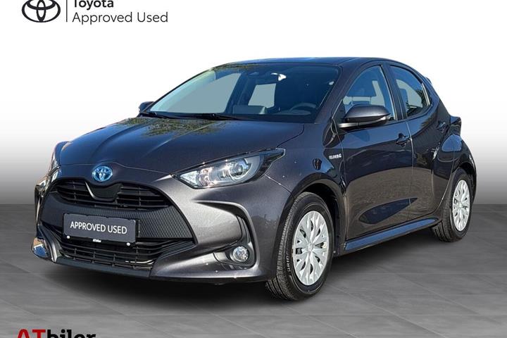 Grå Toyota Yaris fra 2021