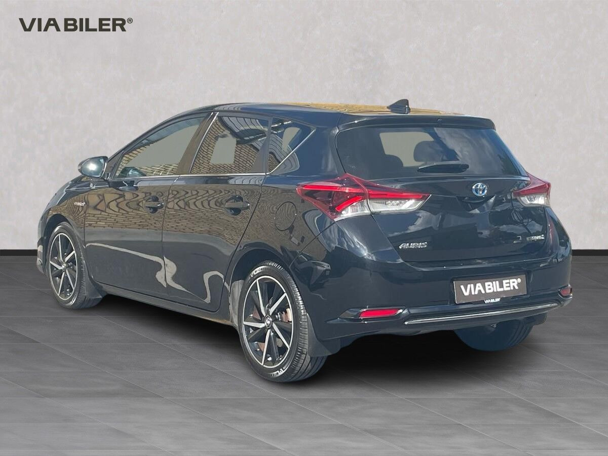 Sort Toyota Auris fra 2018