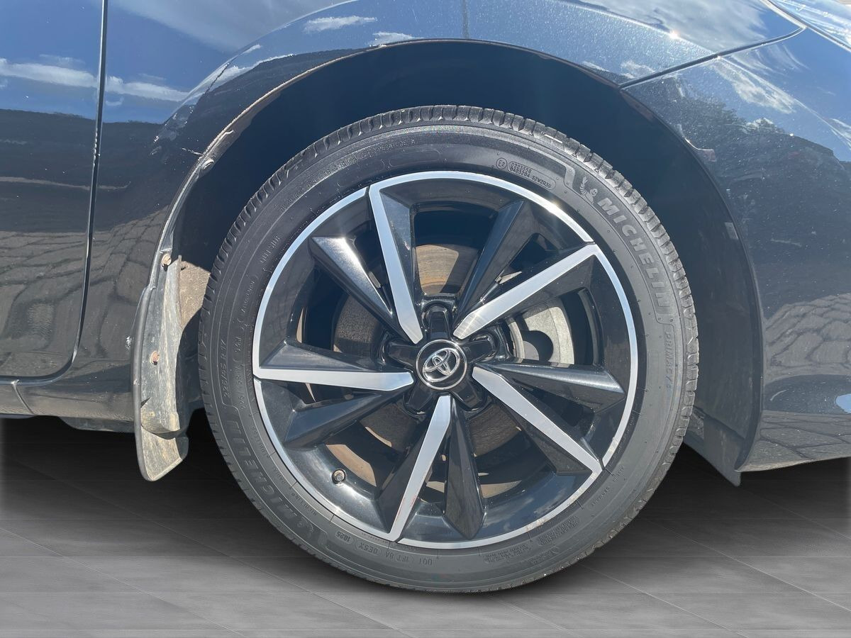 Sort Toyota Auris fra 2018