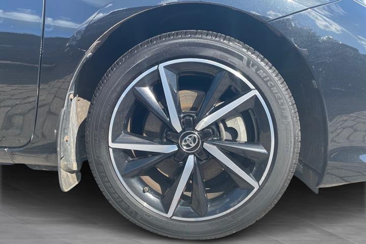 Sort Toyota Auris fra 2018