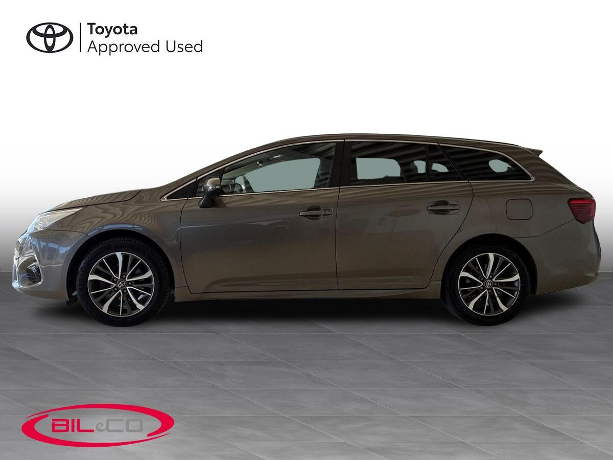 undefined Toyota Avensis fra 2017