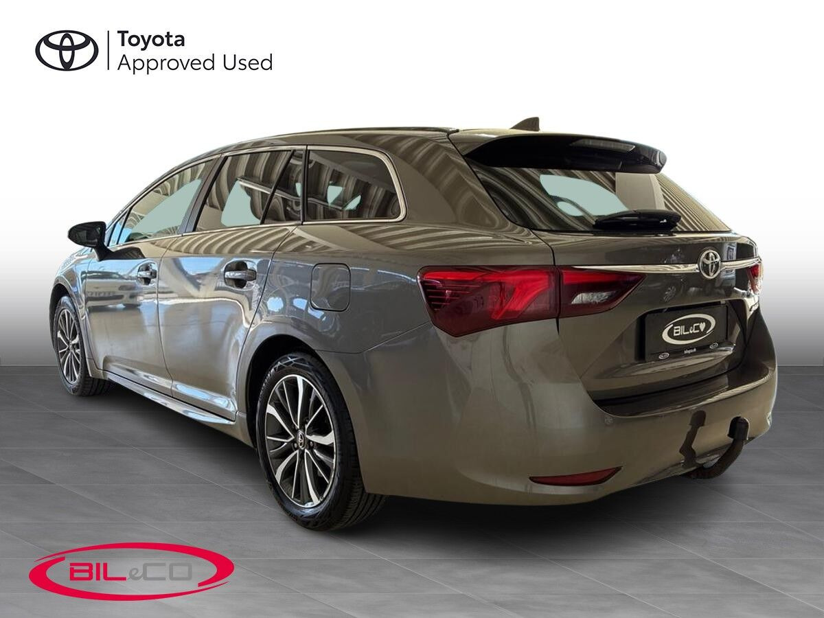 undefined Toyota Avensis fra 2017