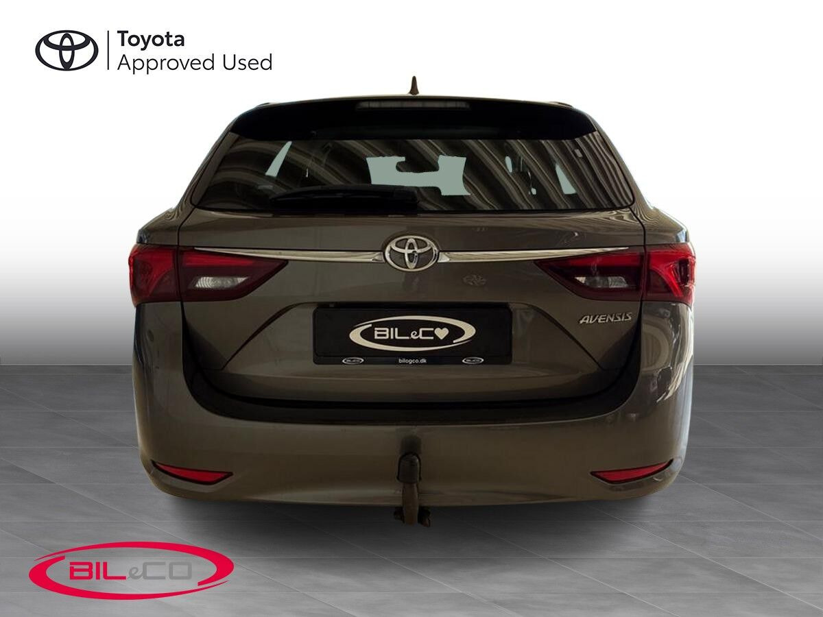 undefined Toyota Avensis fra 2017