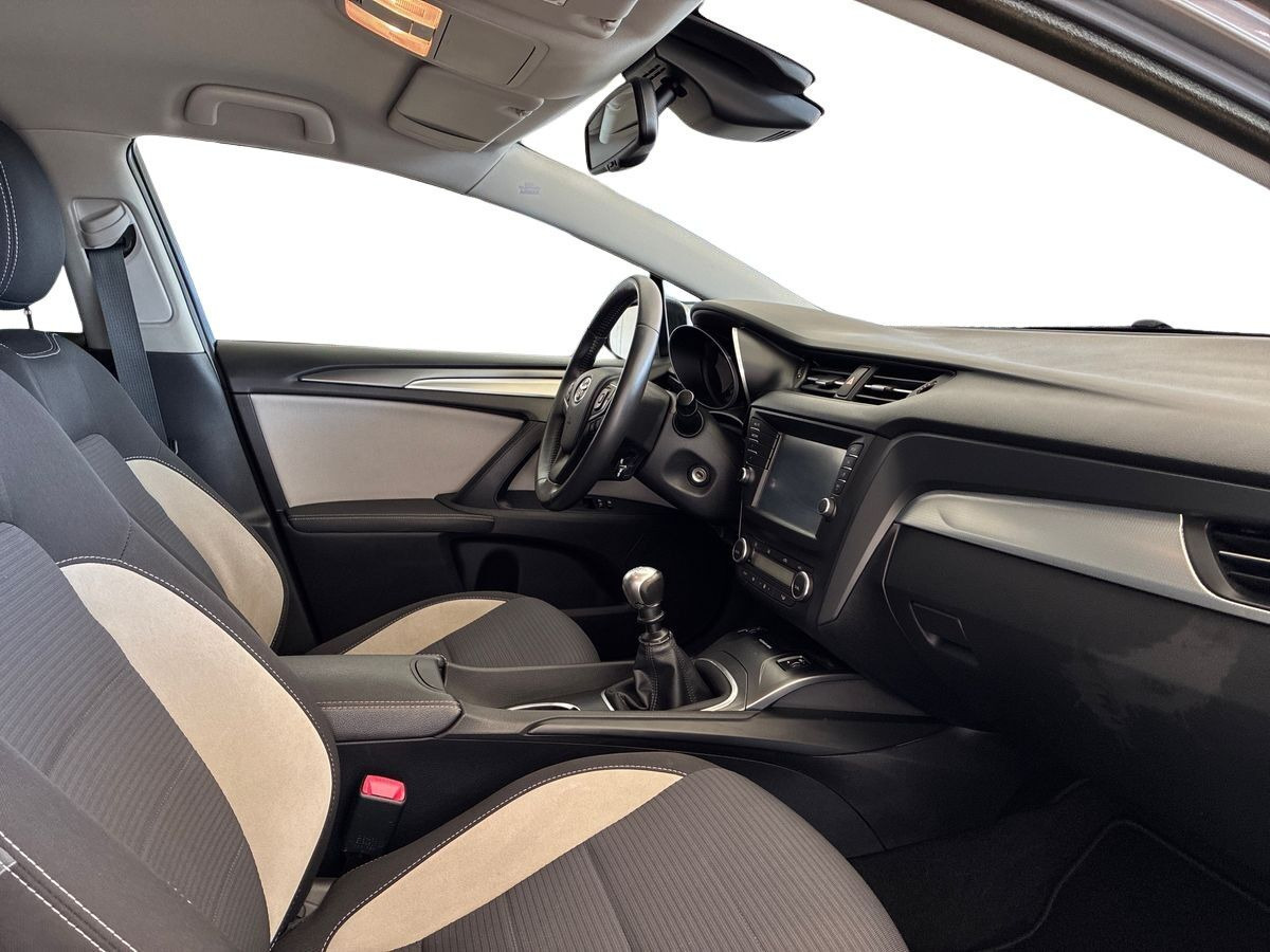 undefined Toyota Avensis fra 2017