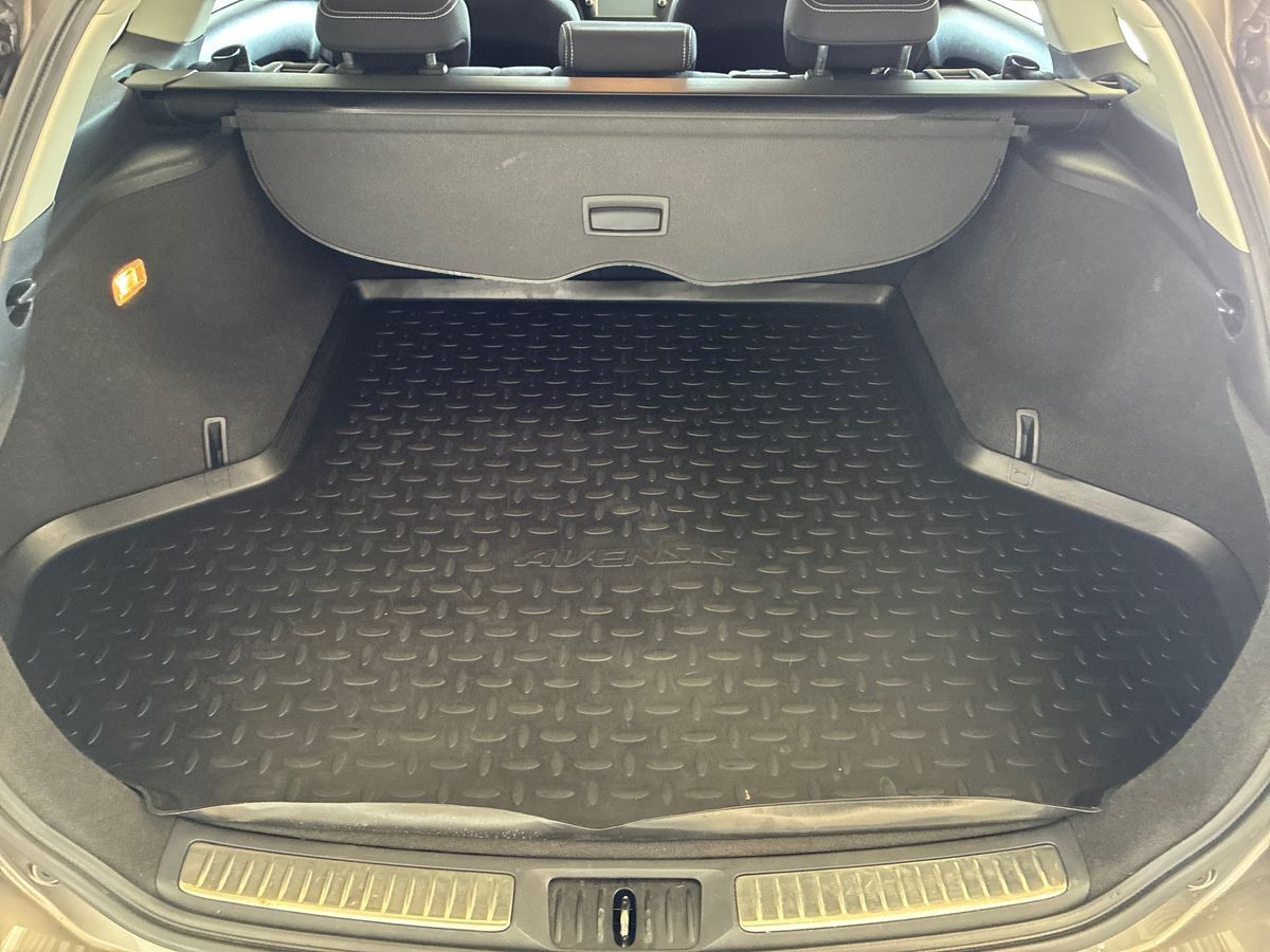 undefined Toyota Avensis fra 2017