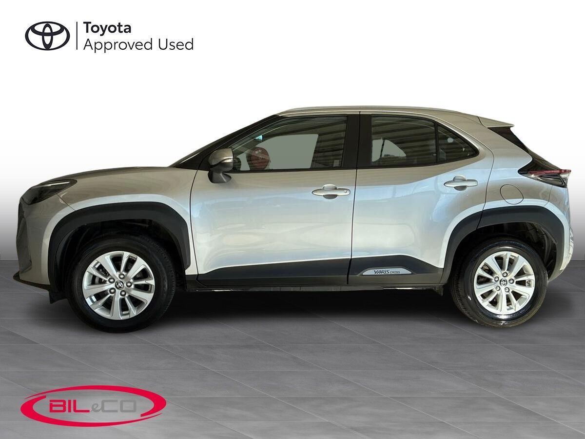 Sølv Toyota Yaris Cross fra 2022