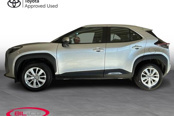 Sølv Toyota Yaris Cross fra 2022