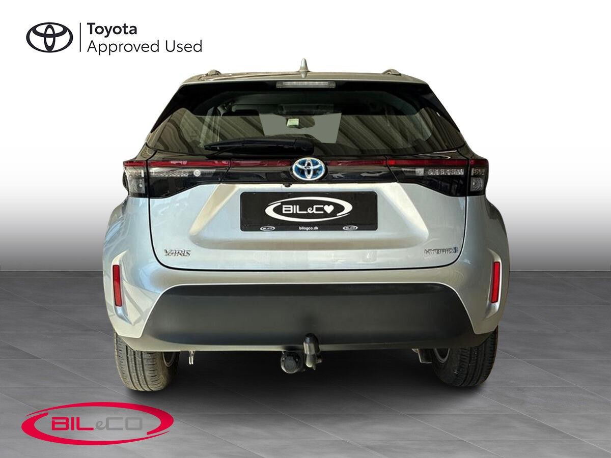 Sølv Toyota Yaris Cross fra 2022