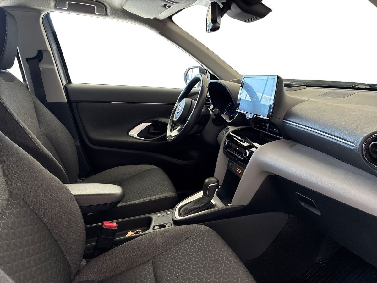 Sølv Toyota Yaris Cross fra 2022