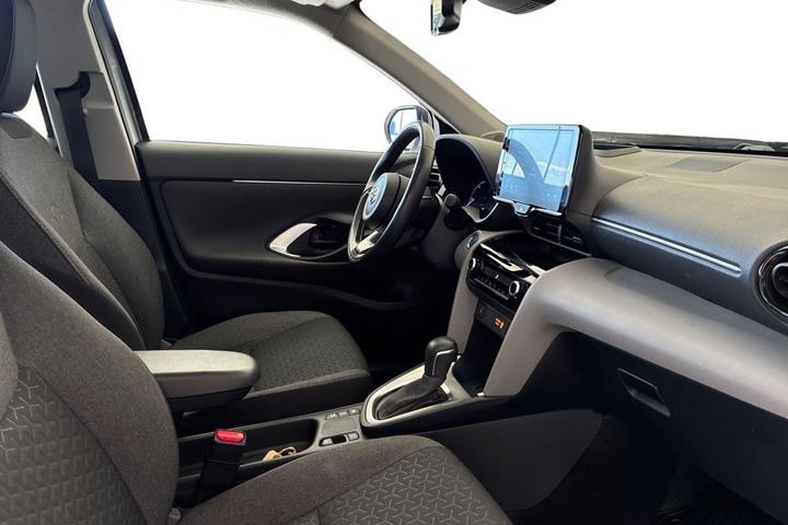 Sølv Toyota Yaris Cross fra 2022