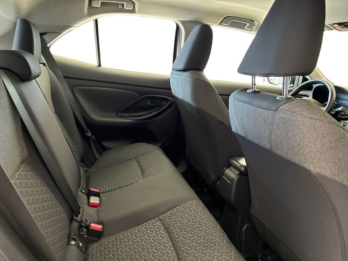 Sølv Toyota Yaris Cross fra 2022