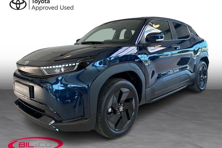 Blå Toyota Urban Cruiser SUV fra 2026 set udefra