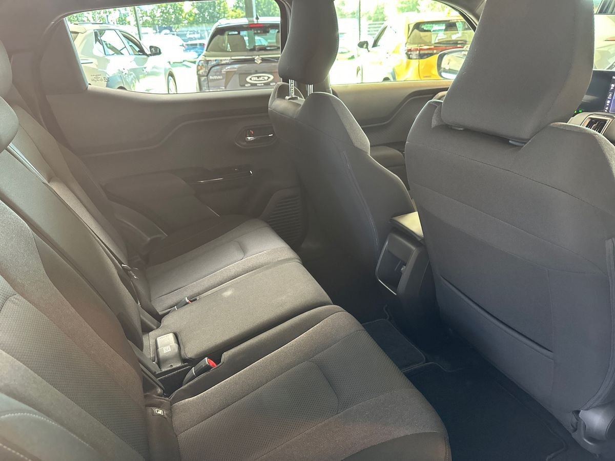Blå Toyota Urban Cruiser SUV fra 2026 set indefra