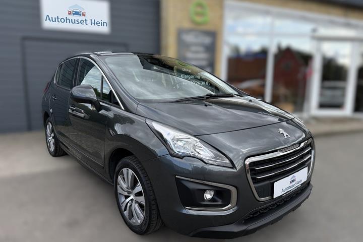 Grå Peugeot 3008 fra 2015 set udefra