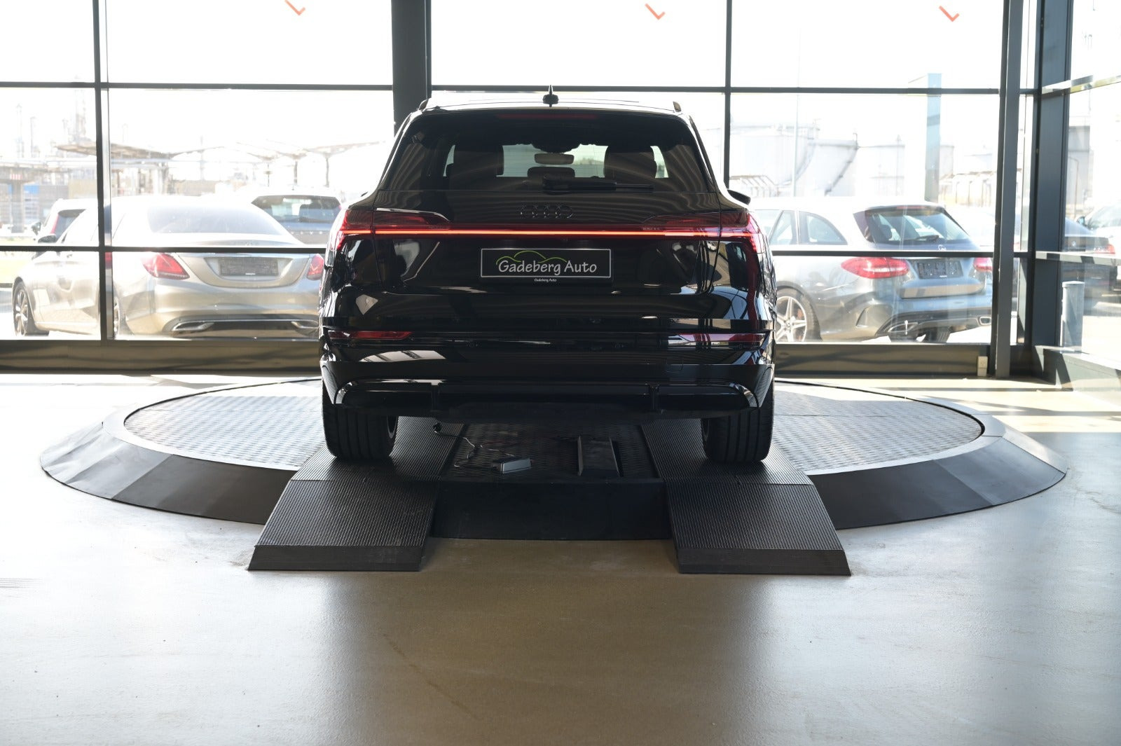 Sort Audi e-tron fra 2023