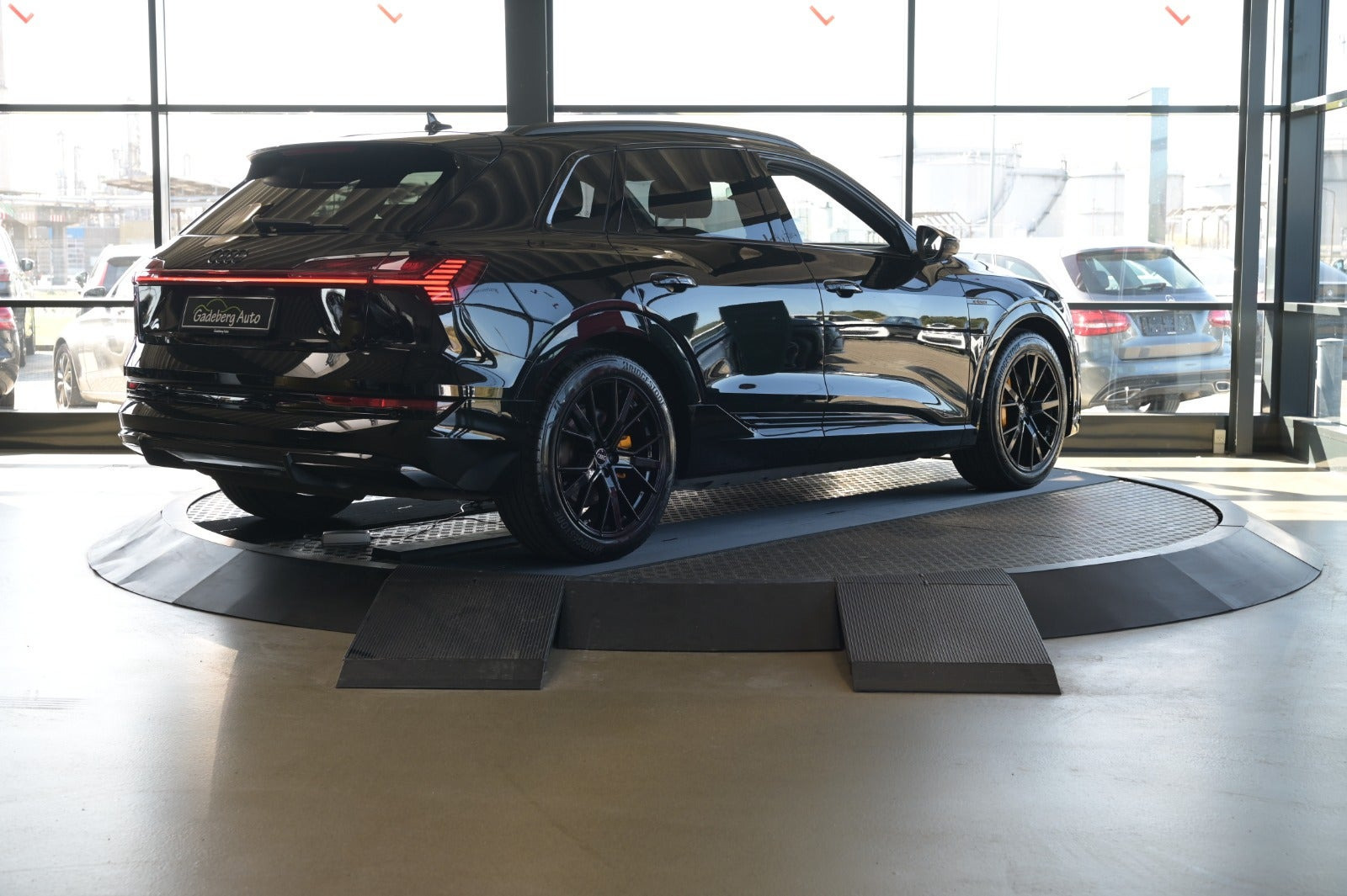 Sort Audi e-tron fra 2023