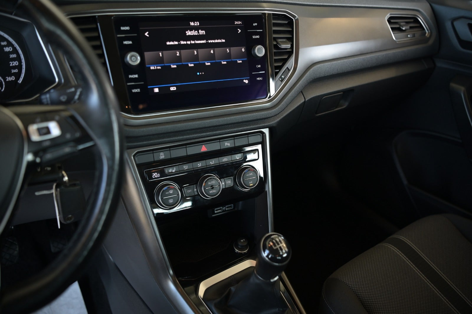 Hvid VW T-Roc fra 2020